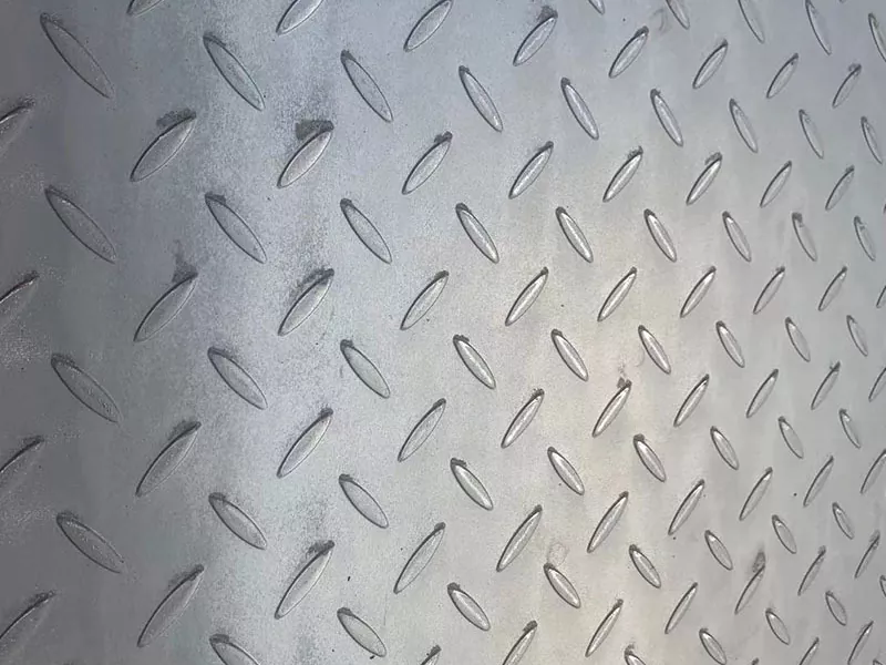 Hvordan forbedrer diamantplate sikkerhet og holdbarhet i industrielle applikasjoner?